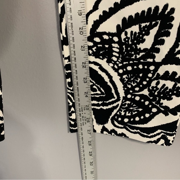 Chico’s Black and white floral pant. Size 2 (12) - Picture 6 of 11